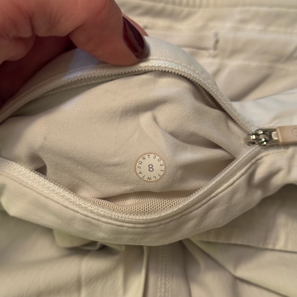 Lululemon Speed Up Shorts - Picture 3 of 7